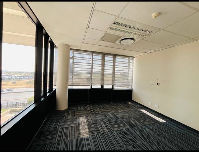 1,600M² OFFICE TO LET IN WATERFALL
